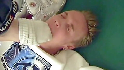 Shaky blond toe & anal