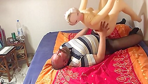 Sexy young girl give faye bake for her first time