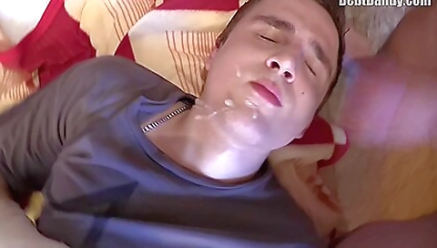 Hawt sweetheart gives head