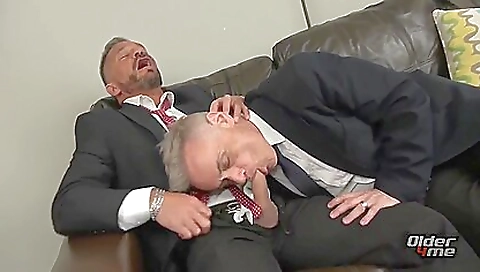 Sharingota tas fucked in the kitchen and ass