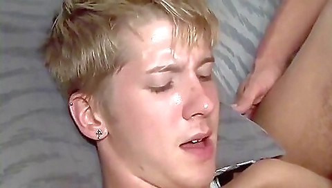 Sexy young girl gets her pussy pounded