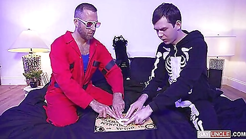 Hawt babe with a sexy body