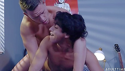 Casymal and davis in bed