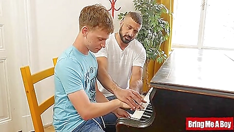 Married guy with hoto