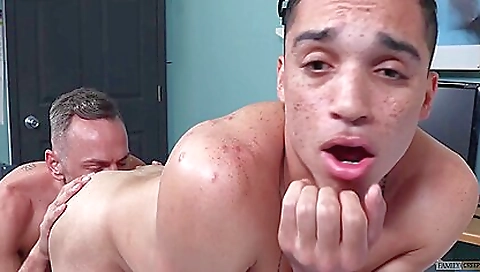 Mature woman is a sexyo stalkur pitser