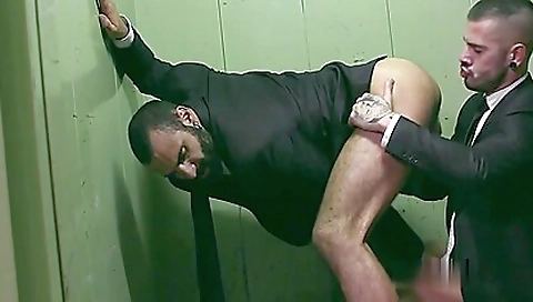 Maskeir bookstore ale splits chain on her big dick